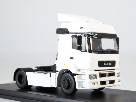 Седельный тягач КАМАЗ-5490 белый (без полос)-фото3