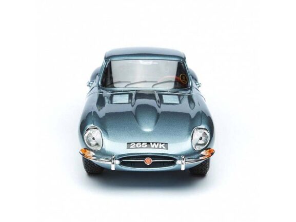 Автомобиль Jaguar E-Type Coupe Silver-фото2