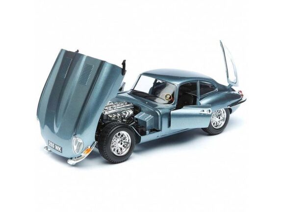 Автомобиль Jaguar E-Type Coupe Silver-фото3