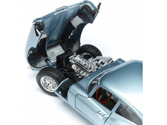 Автомобиль Jaguar E-Type Coupe Silver-фото5
