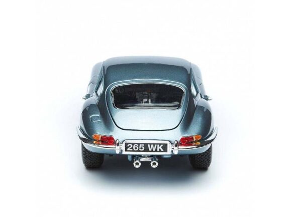 Автомобиль Jaguar E-Type Coupe Silver-фото7