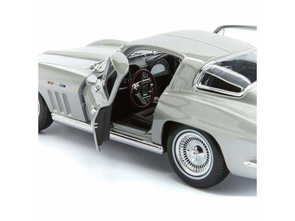 Автомобиль Chevrolet Corvette 1965 silver-фото11