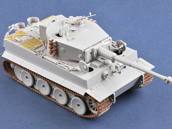 Немецкий тяжелый танк Pz.Kpfw.VI Ausf.E «Тигр» (T-VI) с циммеритом-фото11
