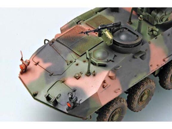 Канадская боевая разведывательная машина LAV-AT (Trumpeter) — изображение 9