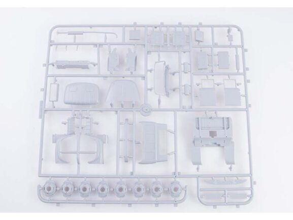 Грузовик ЗИЛ-130 бортовой (1:35) (AVD Models) — изображение 4