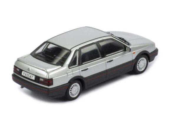 Автомобиль Volkswagen Passat GT 1988 silver — изображение 2