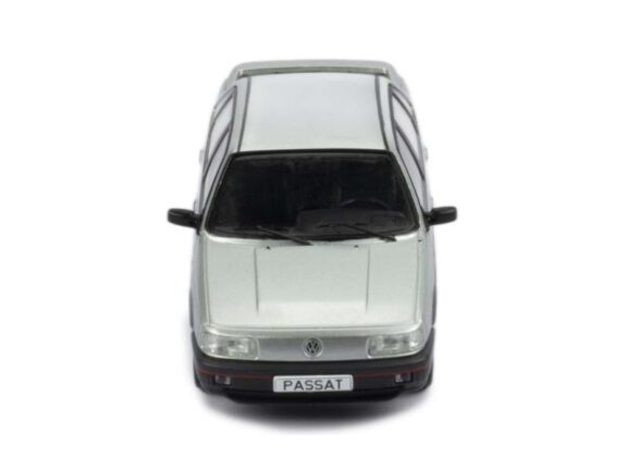 Автомобиль Volkswagen Passat GT 1988 silver — изображение 4