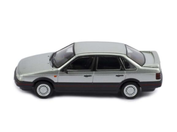 Автомобиль Volkswagen Passat GT 1988 silver — изображение 5
