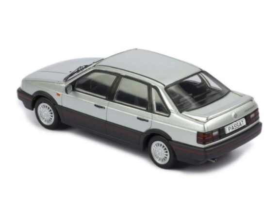 Автомобиль Volkswagen Passat GT 1988 silver — изображение 8