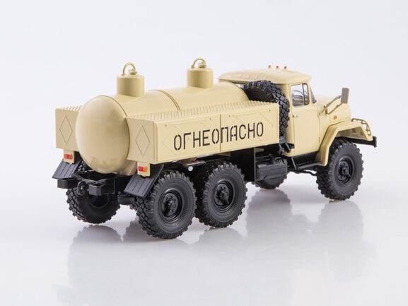 Маслозаправщик МА-4А (ЗИЛ-131) (Легендарные грузовики СССР №90) — изображение 2