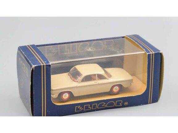 Автомобиль Chevrolet Corvair Monza 1962 Beige — изображение 3