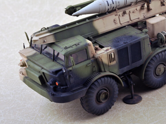 Пусковая установка ЛУНА-М 9П113 с ракетой 9М21 (ЗИЛ-135ЛМ) (Trumpeter) — изображение 16