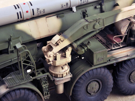 Пусковая установка ЛУНА-М 9П113 с ракетой 9М21 (ЗИЛ-135ЛМ) (Trumpeter) — изображение 20