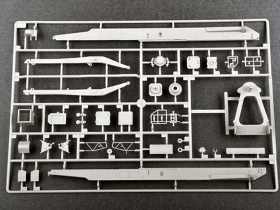 Пусковая установка ЛУНА-М 9П113 с ракетой 9М21 (ЗИЛ-135ЛМ) (Trumpeter) — изображение 6