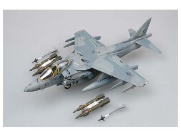 Британский истребитель-бомбардировщик Hawker Harrier AV-8B Harrier II — изображение 12