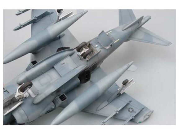 Британский истребитель-бомбардировщик Hawker Harrier AV-8B Harrier II — изображение 16