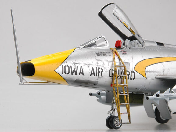 Американский истребитель North American F-100C Super Sabre (1:48) — изображение 9