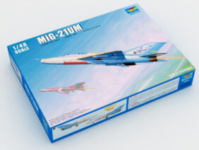 Учебно-боевой самолет МиГ-21УМ (1:48)