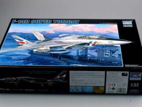 Палубный истребитель F-14D Super Tomcat (1:32)