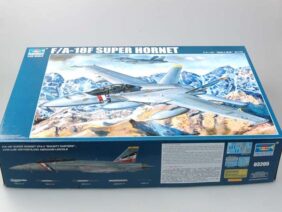 Американский палубный истребитель-бомбардировщик F/A-18F Super Hornet (Trumpeter)