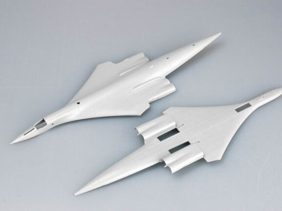 Российский сверхзвуковой стратегический бомбардировщик Ту-160 (Trumpeter) — изображение 3