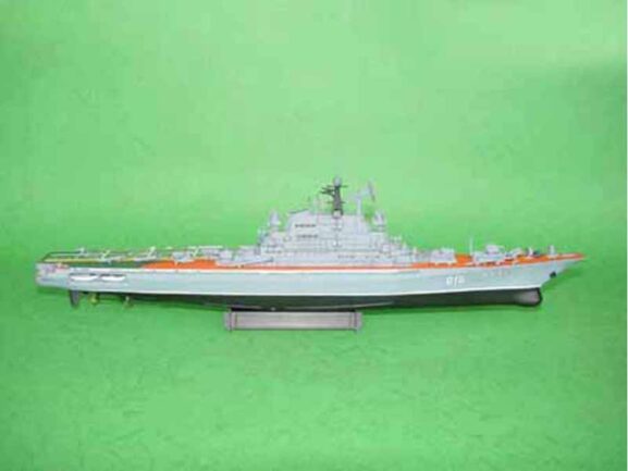 Российский тяжелый авианесущий крейсер "Минск" ("Киев") (1:700) — изображение 3
