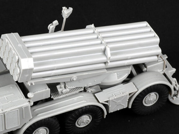 Пусковая установка 9П140 РСЗО 9К57 Ураган (ЗИЛ-135ЛМ) (Trumpeter) — изображение 6
