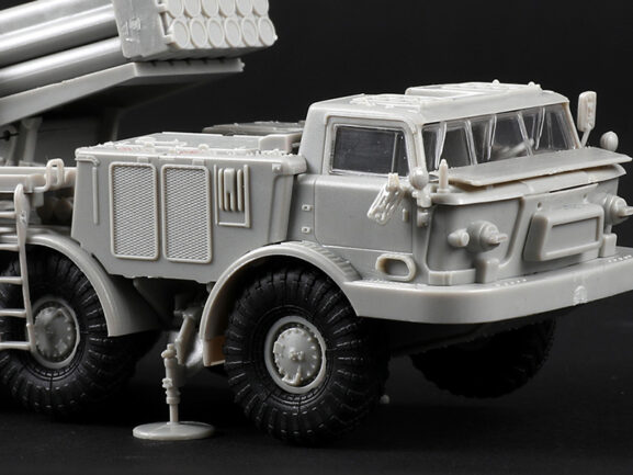 Пусковая установка 9П140 РСЗО 9К57 Ураган (ЗИЛ-135ЛМ) (Trumpeter) — изображение 8