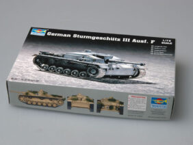 Немецкое штурмовое орудие САУ Sd.Kfz.142 StuG III Ausf.F (Штурмгешутц III) (Trumpeter)