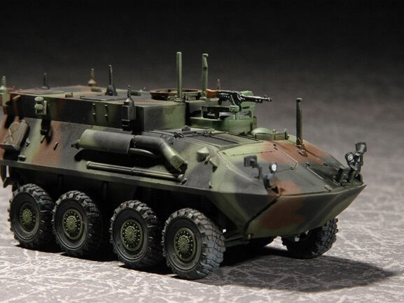 Канадская командно-штабная машина LAV-C2 (1:72) — изображение 3