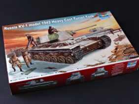 Советский тяжелый танк КВ-1 обр. 1942 г. с тяжелой башней (1:35)