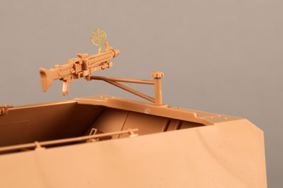 Немецкий бронетранспортер Sd.Kfz. 251 AusF.D Hanomag (Trumpeter) — изображение 19