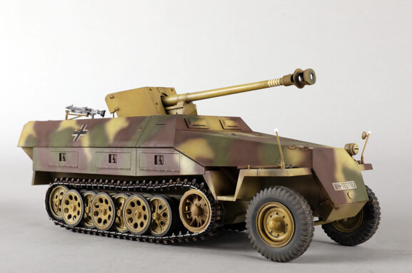 Немецкий бронетранспортер Sd.Kfz. 251/22 Ausf. D Hanomag (Ханомаг) — изображение 11