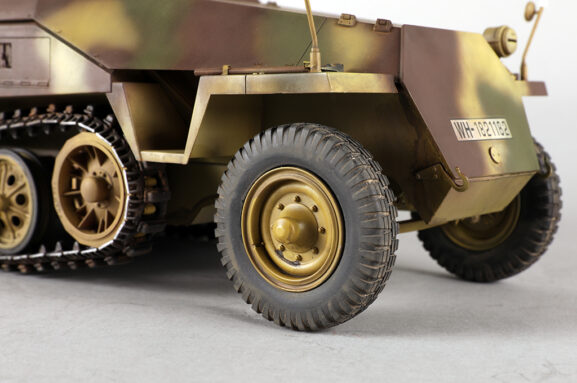 Немецкий бронетранспортер Sd.Kfz. 251/22 Ausf. D Hanomag (Ханомаг) — изображение 12