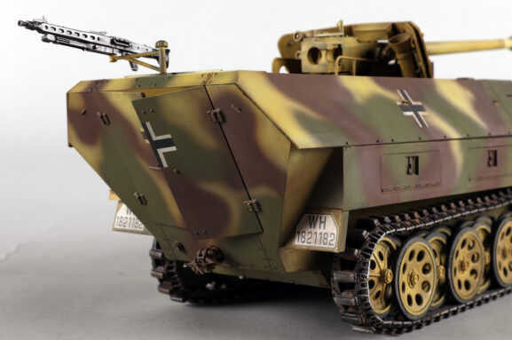 Немецкий бронетранспортер Sd.Kfz. 251/22 Ausf. D Hanomag (Ханомаг) — изображение 15