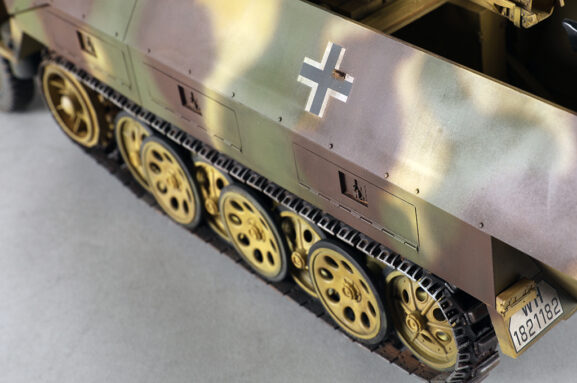 Немецкий бронетранспортер Sd.Kfz. 251/22 Ausf. D Hanomag (Ханомаг) — изображение 17