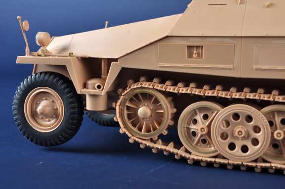 Немецкий бронетранспортер Sd.Kfz. 251/22 Ausf. D Hanomag (Ханомаг) — изображение 7