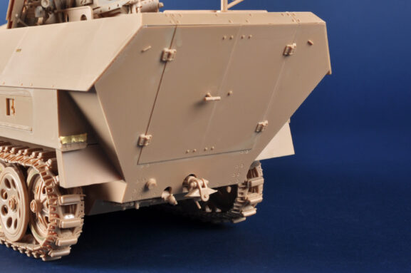 Немецкий бронетранспортер Sd.Kfz. 251/22 Ausf. D Hanomag (Ханомаг) — изображение 9