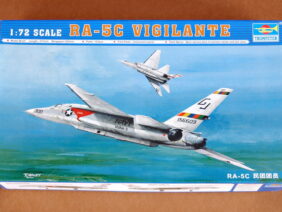 Американский самолет-разведчик North American RA-5C Vigilante (Виджиланти) (1:72)
