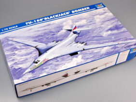 Российский сверхзвуковой стратегический бомбардировщик Ту-160 (1:72) (Trumpeter)