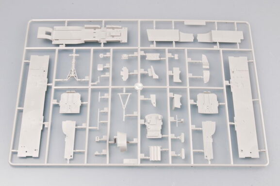 Российский сверхзвуковой стратегический бомбардировщик Ту-160 (1:72) (Trumpeter) — изображение 12