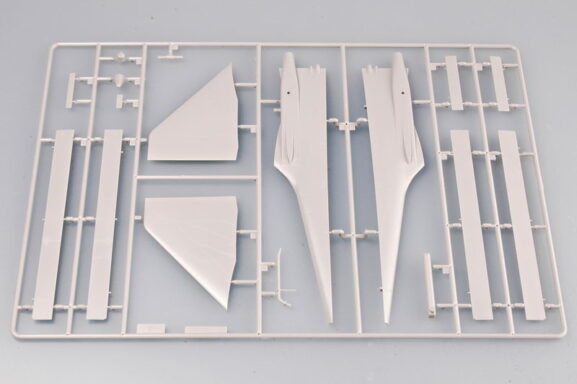 Российский сверхзвуковой стратегический бомбардировщик Ту-160 (1:72) (Trumpeter) — изображение 9