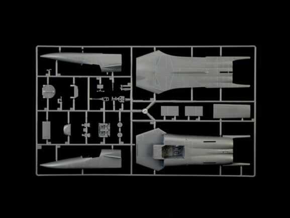 Американский самолет РЭБ EF-111A Raven (Italeri) — изображение 2
