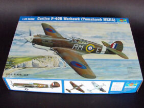 Американский истребитель Curtiss P-40B Warhawk (Tomahawk MK.IIA) (1:32)