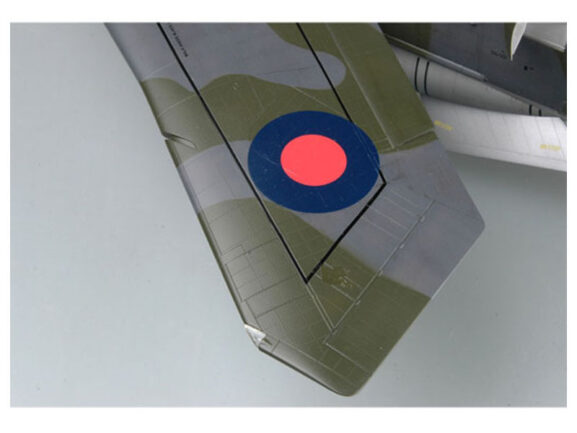 Британский истребитель-перехватчик BAC Lightning F.6/F.2A (1:32) — изображение 10