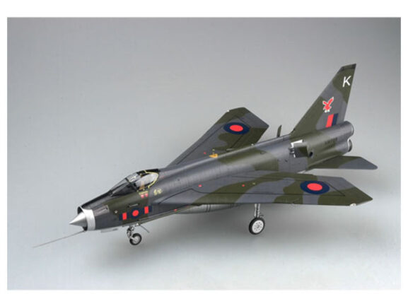Британский истребитель-перехватчик BAC Lightning F.6/F.2A (1:32) — изображение 9