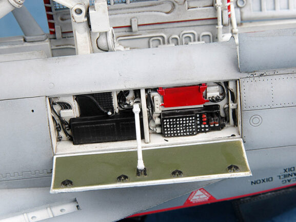 Американский палубный истребитель-бомбардировщик F/A-18E Super Hornet (Trumpeter) — изображение 18