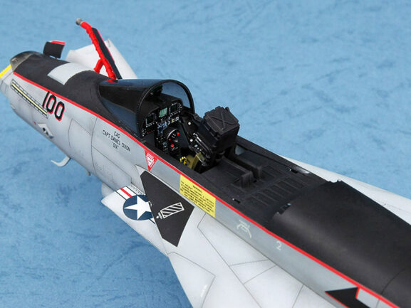 Американский палубный истребитель-бомбардировщик F/A-18E Super Hornet (Trumpeter) — изображение 21