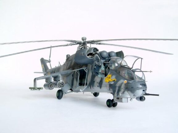 Советский ударный вертолет Ми-24В (Trumpeter) — изображение 14