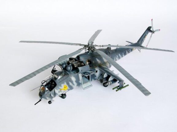 Советский ударный вертолет Ми-24В (Trumpeter) — изображение 16
